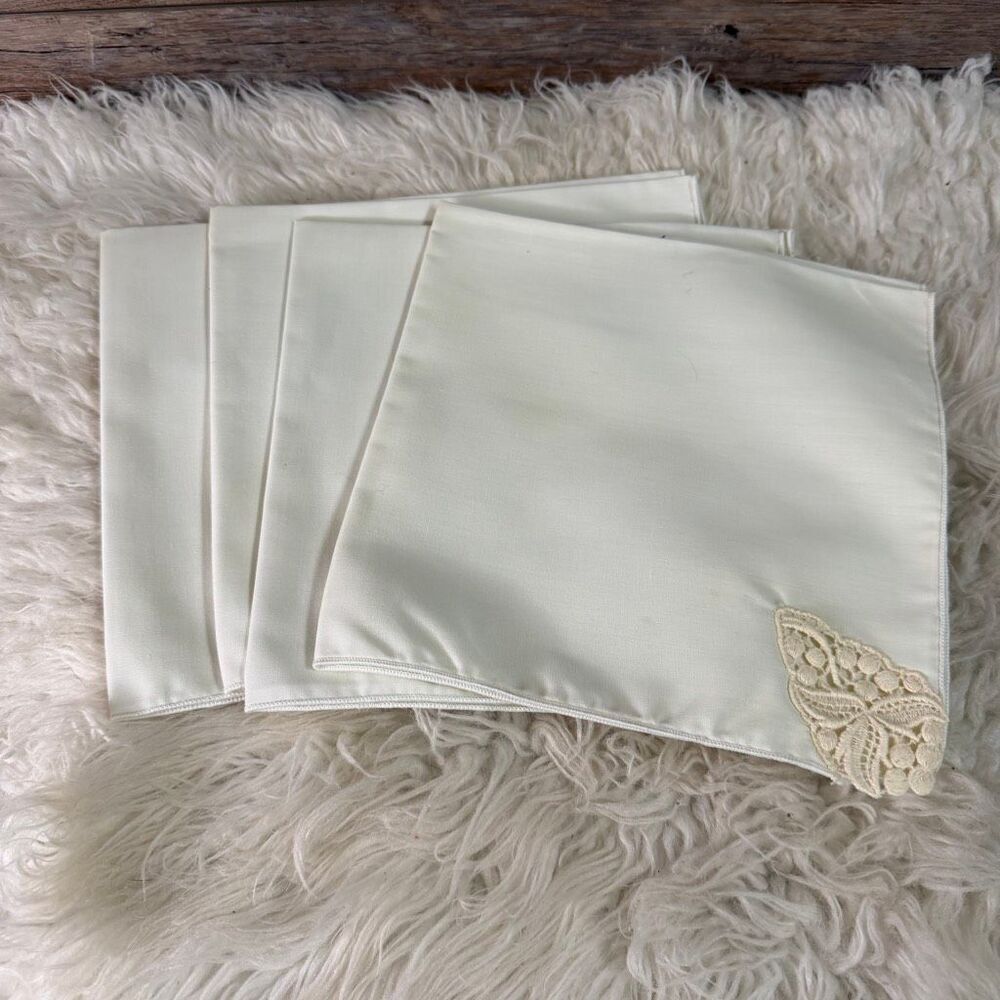 BARDWIL LINENS Vintage Cloth Napkins (7) Permanent Press Lace Details
